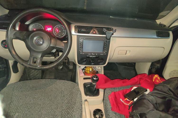 Used Volkswagen Bora 2011 1.6L Manual Fashion Edition Center Console