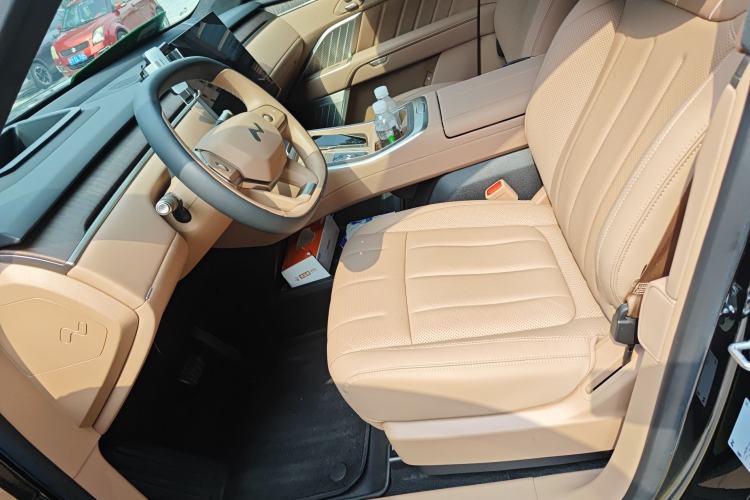 Used ONVO Luxeed L90 2025 Model—Ultra Six-Seater Version
