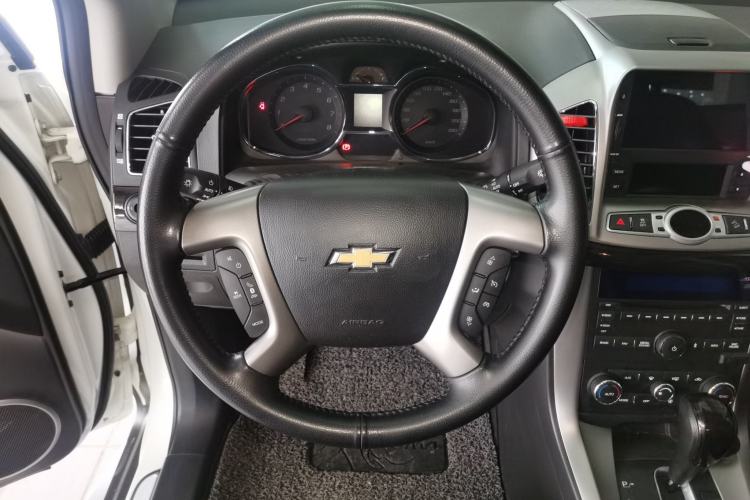 Used Chevrolet Captiva 2015 2.4L 4x4 Flagship Edition 7-Seater
