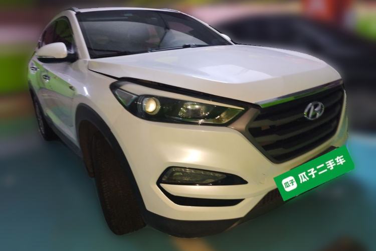 Used Hyundai Tucson 2015 1.6T Dual-Clutch Two-Wheel-Drive Smart Model Front Right 45 Deg