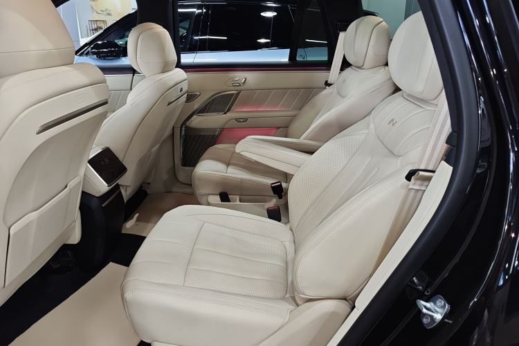 Used ONVO Luxeed L90 2025 Model—Max Six-Seater Version Left Rear Seat