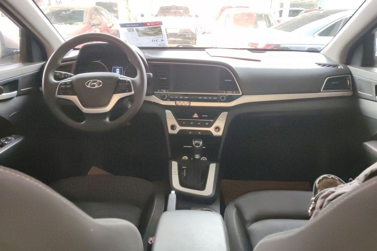 Used Hyundai Elantra (6th Generation / Lingdong) 2016 1.6L Automatic ZhiXuan – Elite Version Center Console