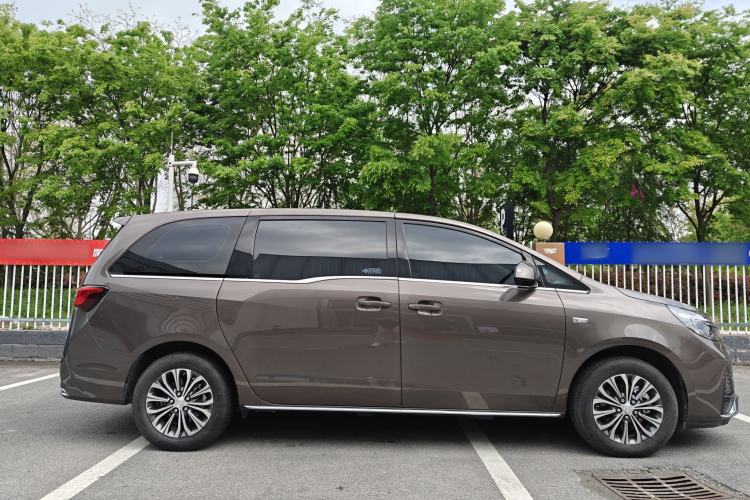 Used Buick GL8 2023 Land Executive Class Comfort Model