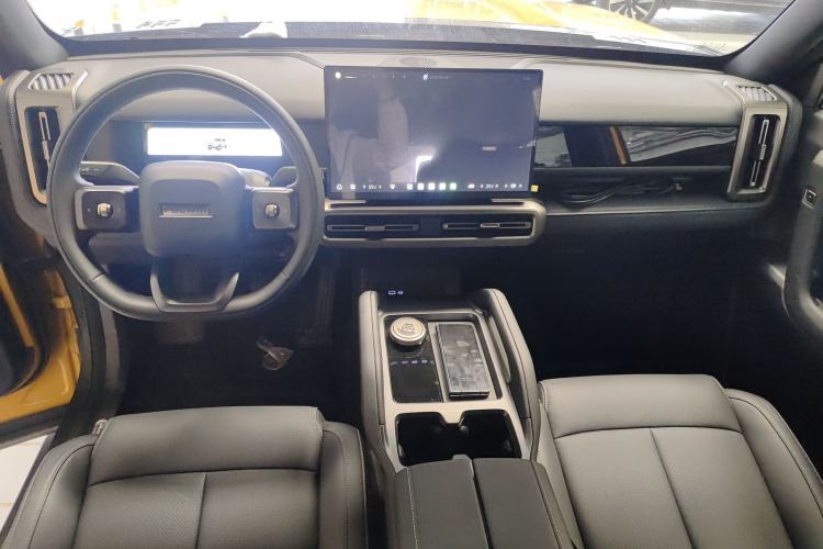 Used Chery Fulwin X3L 2025 Model 205 All-Wheel Drive High-Energy Edition Center Console