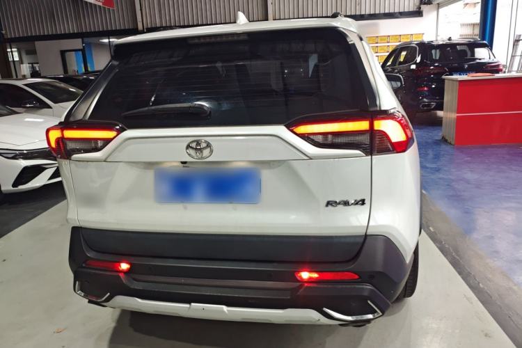 Used Toyota RAV4 2021 2.0L CVT Two-Wheel Drive Fashion Edition Rear