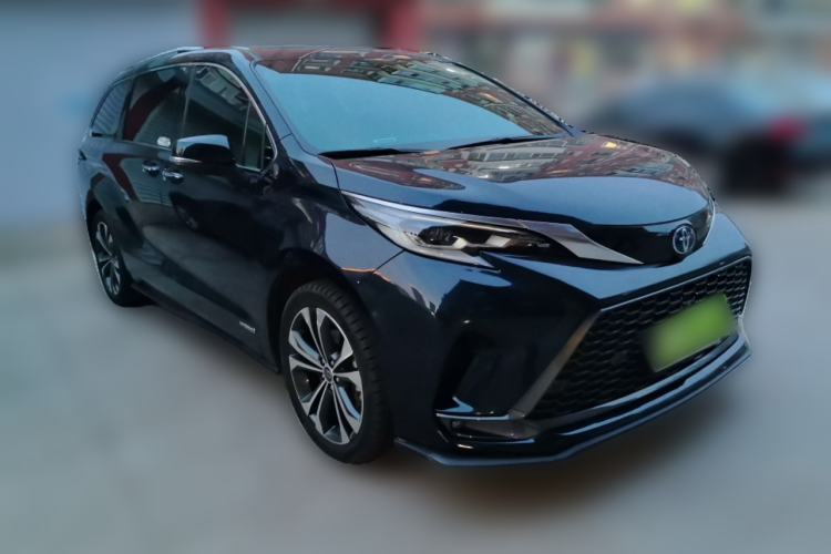 Used Toyota Granvia 2022 2.5L Hybrid Premium Edition Front Right 45 Deg