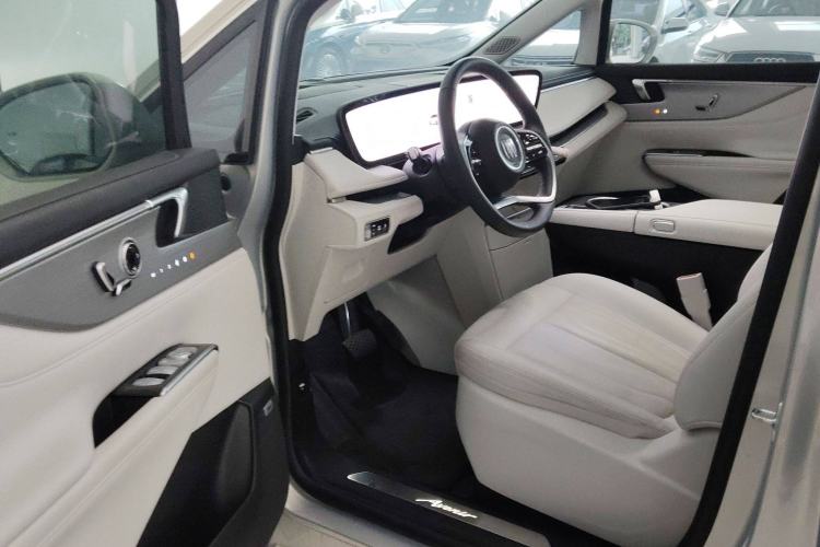 Used Buick GL8 New Energy 2024 Lu Zun Luxury Edition 7-Seater Interior 3