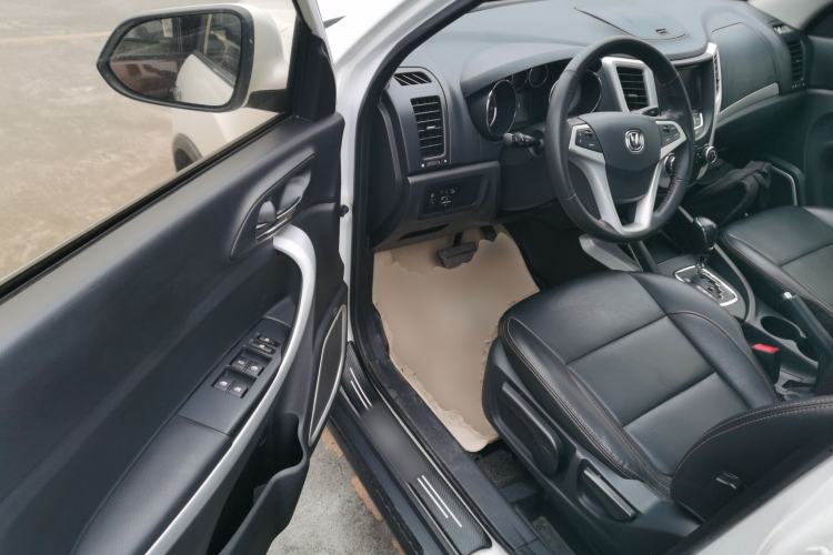 Used CHANGAN CS35 2015 1.6L Automatic Luxury Model China IV Standard Interior 3