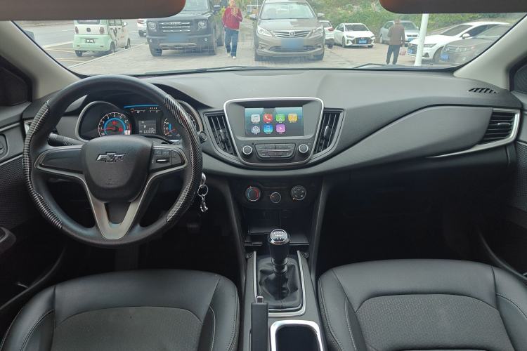 Used Chevrolet Cavalier 2019 320 Manual Xinyue Edition Center Console