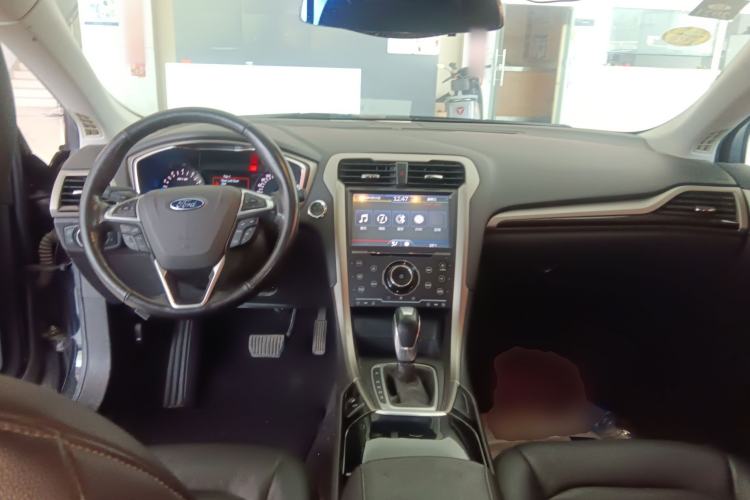 Used Ford Mondeo 2013 2.0L GTDi 200 Fashion Edition Center Console