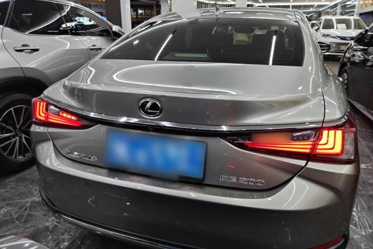 Used Lexus ES 2022 200 Excellence Edition
