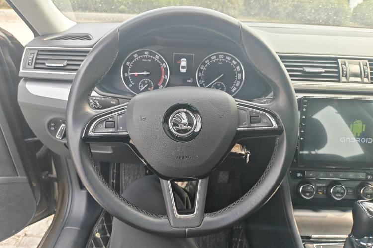 Used Skoda Superb 2016 TSI330 DSG Innovation Edition
