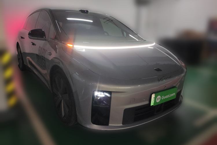 Used Li Auto i6 2025 Model Four-Wheel-Drive Standard Type
