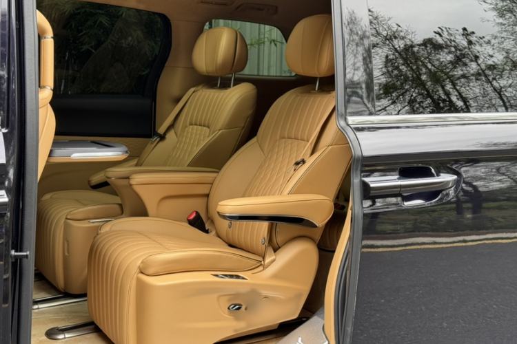 Used VOYAH Dream 2024 PHEV Ultra-Long Range Flagship Edition Interior 4