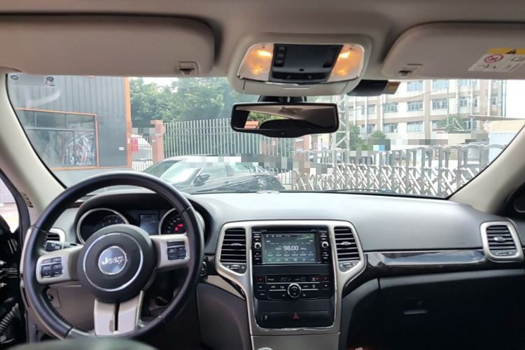 Used Jeep Grand Cherokee 2011 Revised Version 3.6L Comfort Edition
