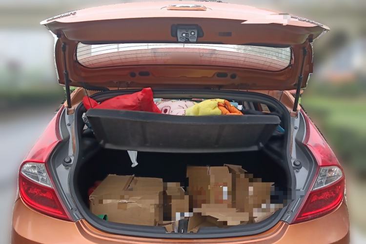 Used Hyundai Verna Ray 2014 1.6L Automatic TOP Trunk