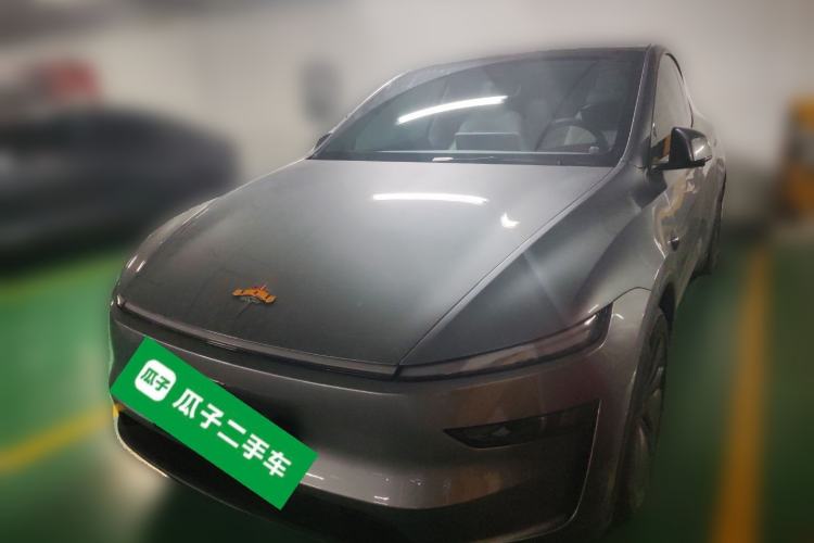 Used Tesla Model Y 2025 Long-Range All-Wheel-Drive Version
