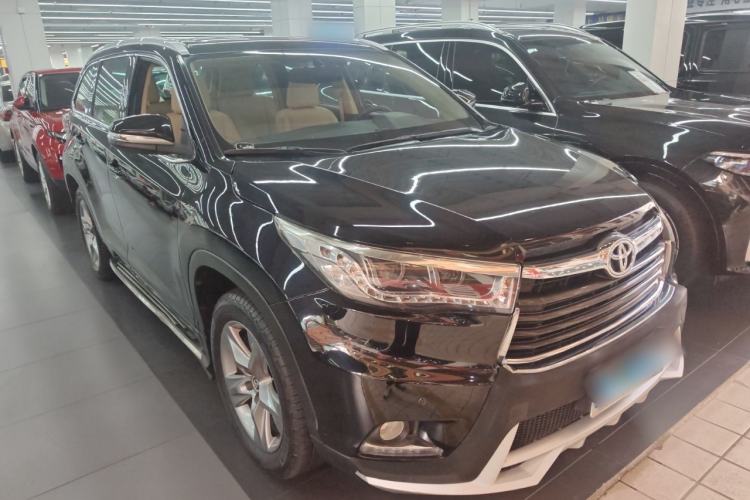 Used Toyota Highlander 2015 2.0T Two-Wheel Drive Luxury Edition 7 Seats Front Right 45 Deg