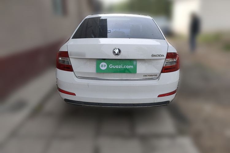 Used Skoda Octavia 2016 1.6L Manual Smart Drive Version
