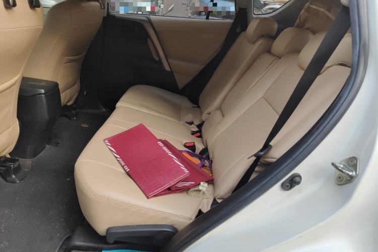 Used Toyota RAV4 2015 2.0L CVT Two-Wheel Drive Fashion Edition Left Rear Seat