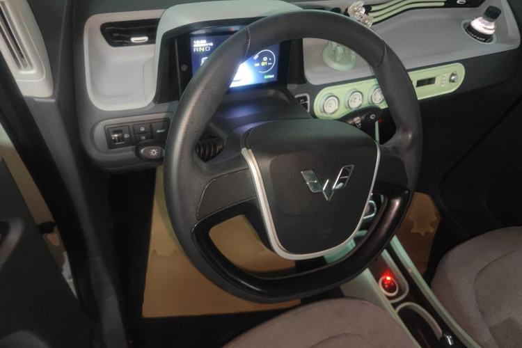 Used Wuling Hongguang MINIEV 2022 Macaron Fashion Model Lithium Iron Phosphate Center Console