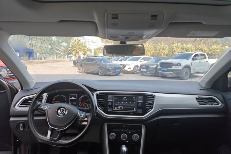 Used Volkswagen T-ROC 2020 230TSI DSG Two-Wheel Drive Advanced Version Center Console