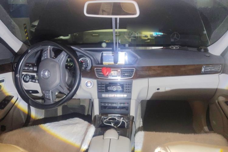 Used Mercedes-Benz E-Class 2015 E 200 L Center Console