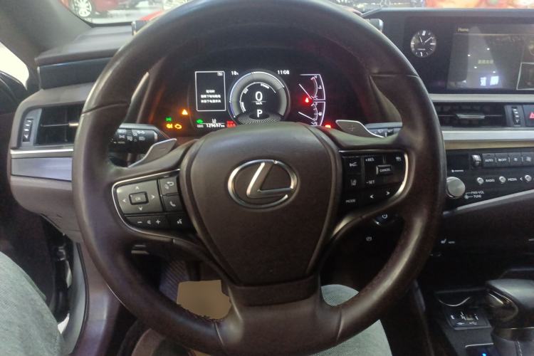 Used Lexus ES 2020 300h Premier Edition

