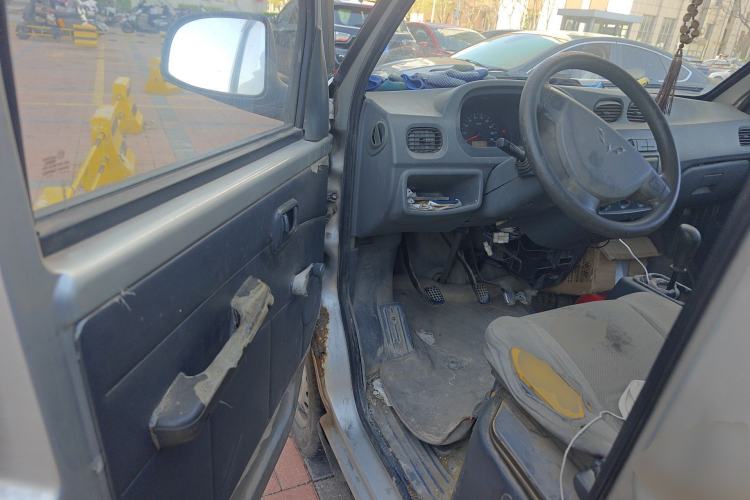 Used Wuling Zhiguang 2010 1.0L New Version Practical Short-Body L2Y Driver Seat