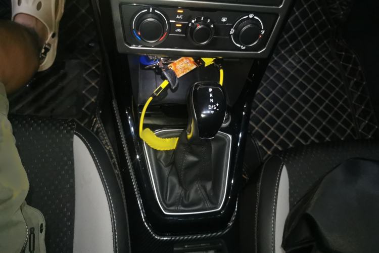 Used Volkswagen Tacqua 2020 1.5L Automatic Yue Gear Lever