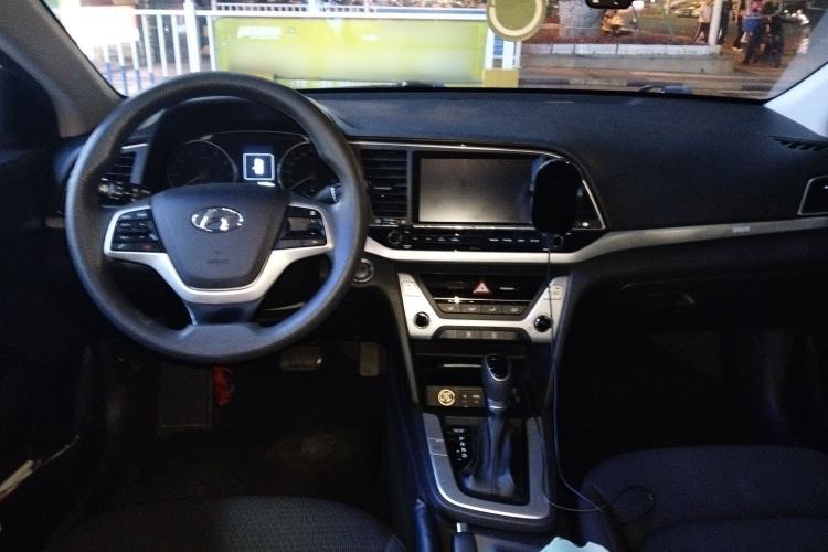 Used Hyundai Elantra (6th Generation / Lingdong) 2016 1.6L Automatic ZhiXuan – Elite Version Center Console