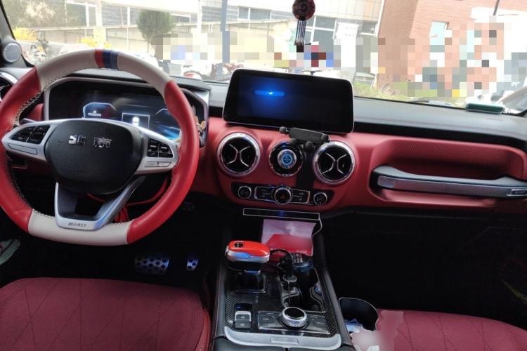 Used BAIC Off-Road BJ40 2020 2.0T Automatic Four-Wheel Drive Urban Hunter Edition Chivalrous Type Center Console