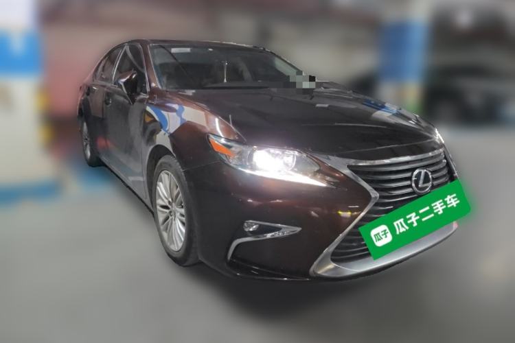 Used Lexus ES 2015 200 Elite Edition Front Right 45 Deg