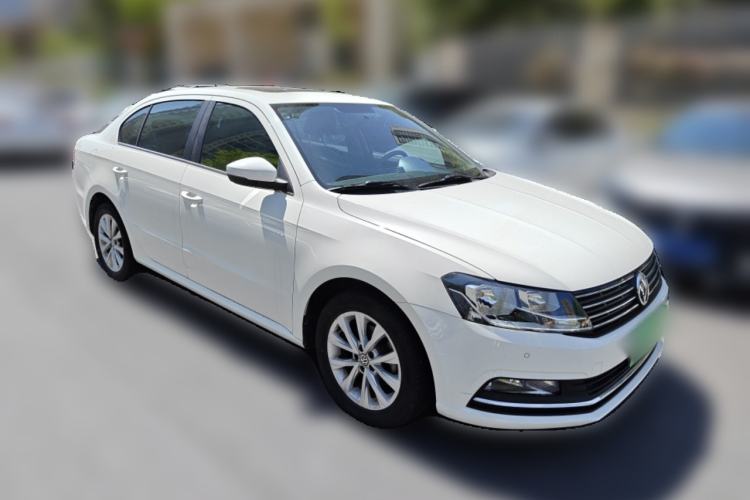 Used Volkswagen Lavida 2015 1.6L Automatic Comfort Edition Front Right 45 Deg