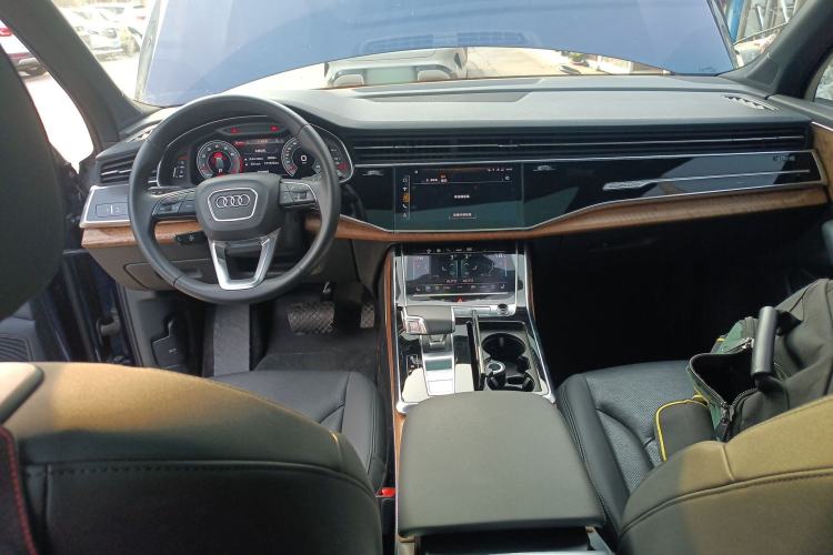 Used Audi Q7 2022 55 TFSI quattro S line Ice and Snow Sports Edition Center Console