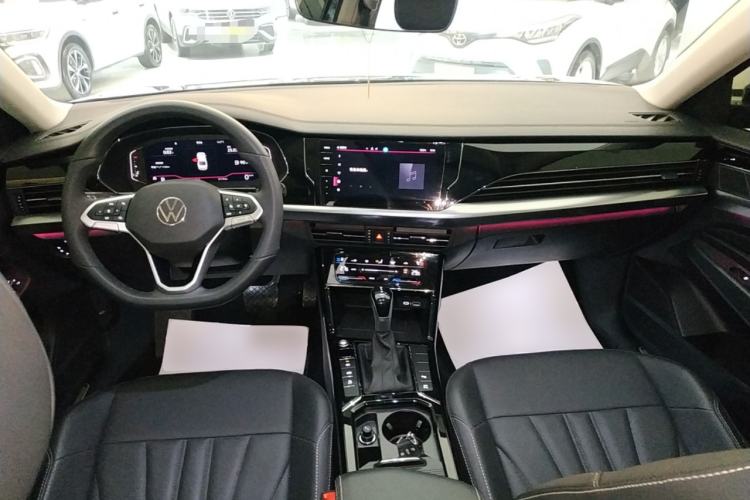 Used Volkswagen Passat 2025 Outstanding Model 380TSI Starry Dragon Glorious Edition
