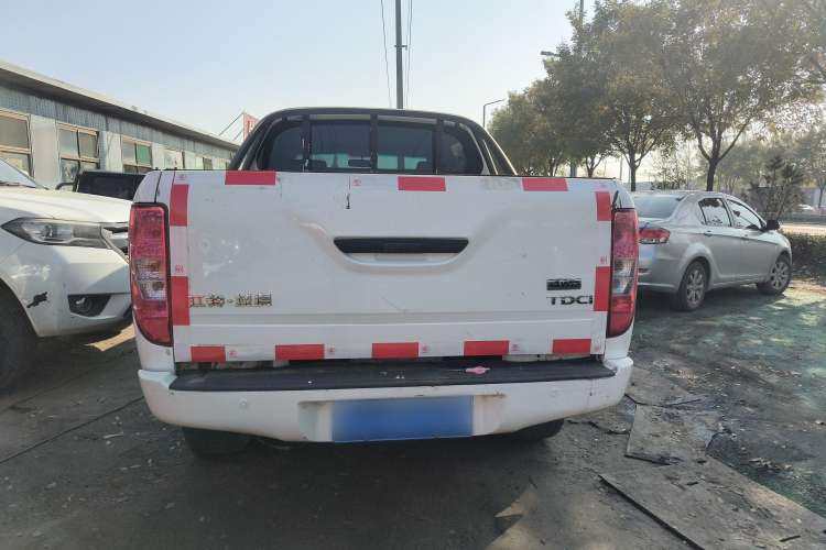 Used JMC Yuhu 5 2018 2.4T Classic Edition Diesel Manual 4x4 Luxury Version JX4D24A5L
