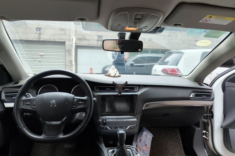 Used Peugeot 408 2014 1.8L Automatic Luxury Edition Center Console
