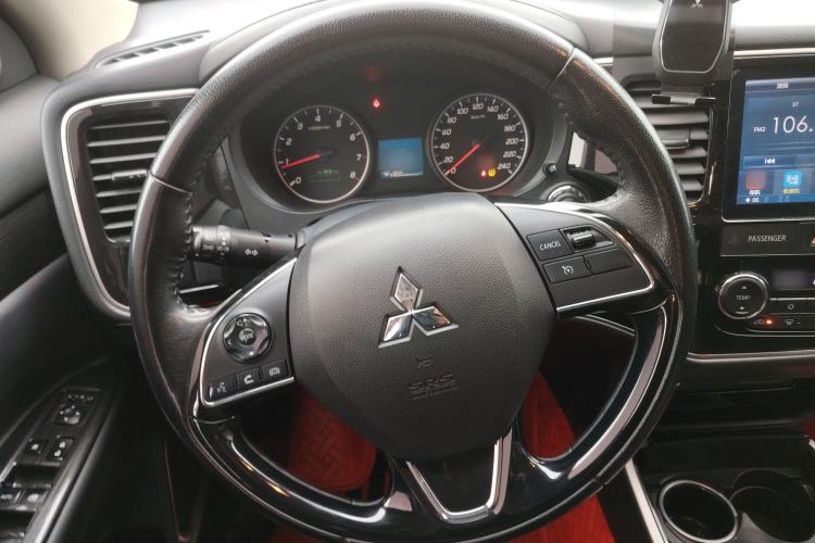 Used Mitsubishi Outlander 2018 2.0L Two-Wheel Drive Glory Edition 5 Seats