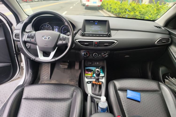 Used Hyundai Celesta 2017 1.6L Automatic Yueshin Edition DLX Center Console