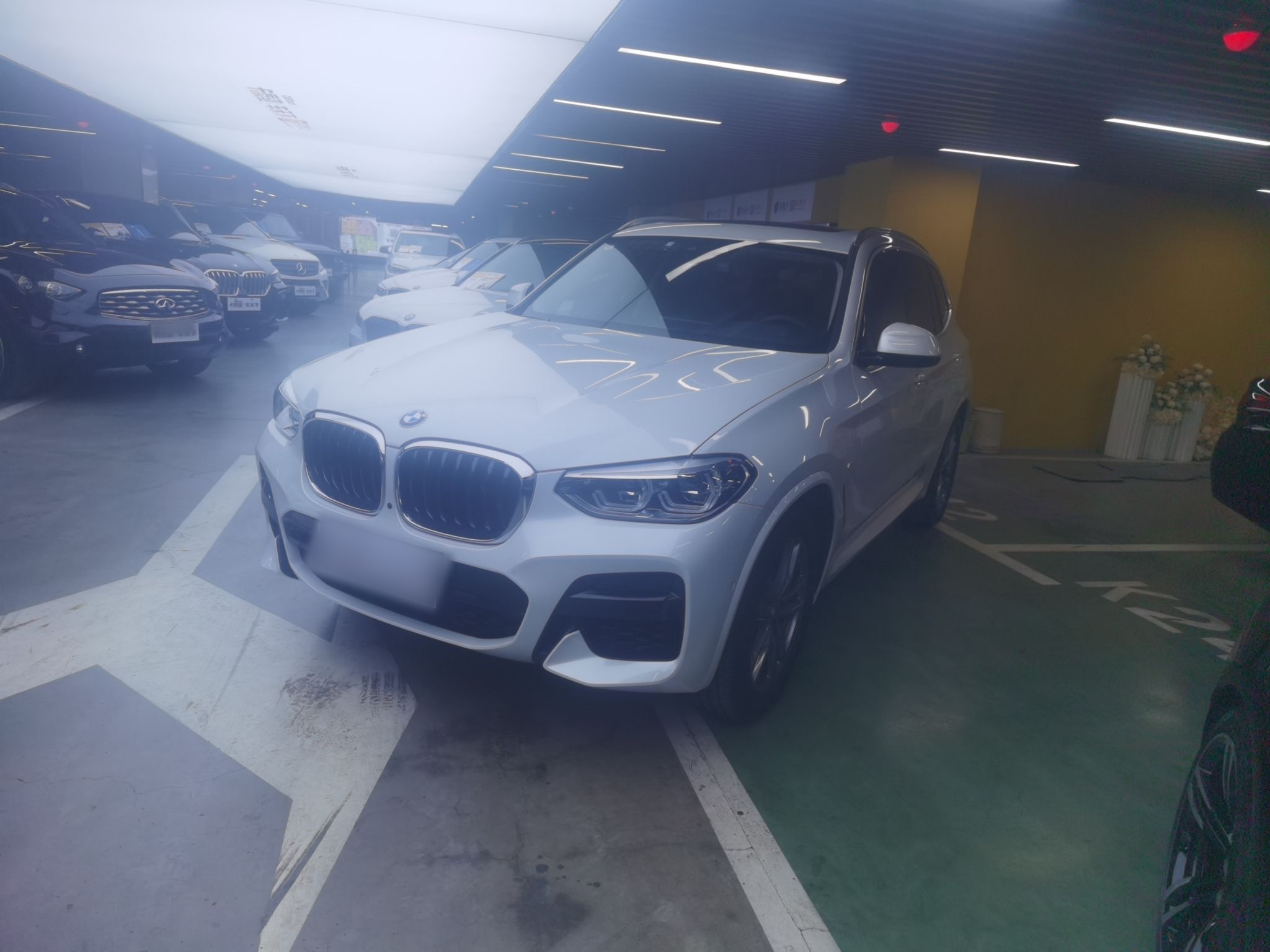 Под передней частью автомобиля