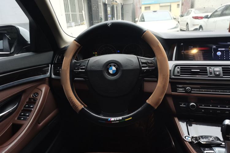Used BMW 5 Series 2014 525Li Leading Model
