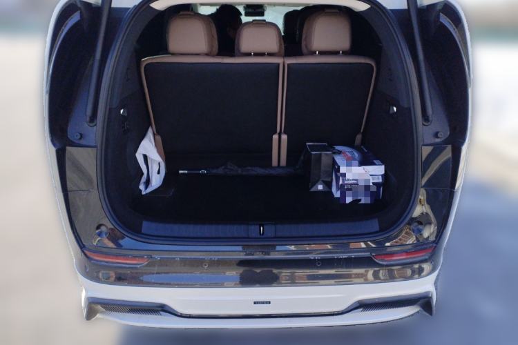 Used Li Auto MEGA 2025 Home Family Special Edition
