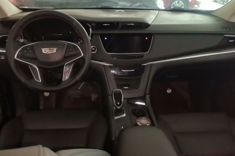 Used Cadillac XT5 2016 25T Luxury Model Center Console