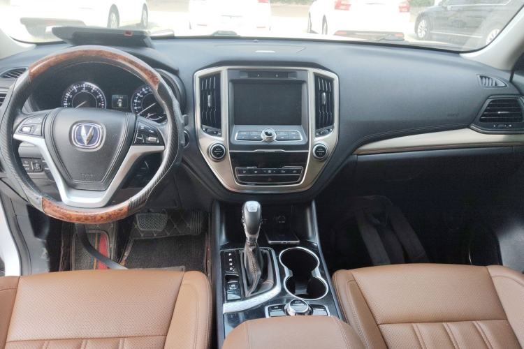 Used CHANGAN CS95 2017 2.0T Two-Wheel Drive Zhituo Edition Center Console