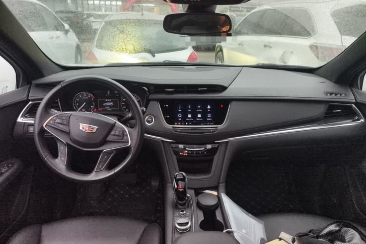 Used Cadillac XT5 2023 2.0T Two-Wheel-Drive Fashion Edition Center Console