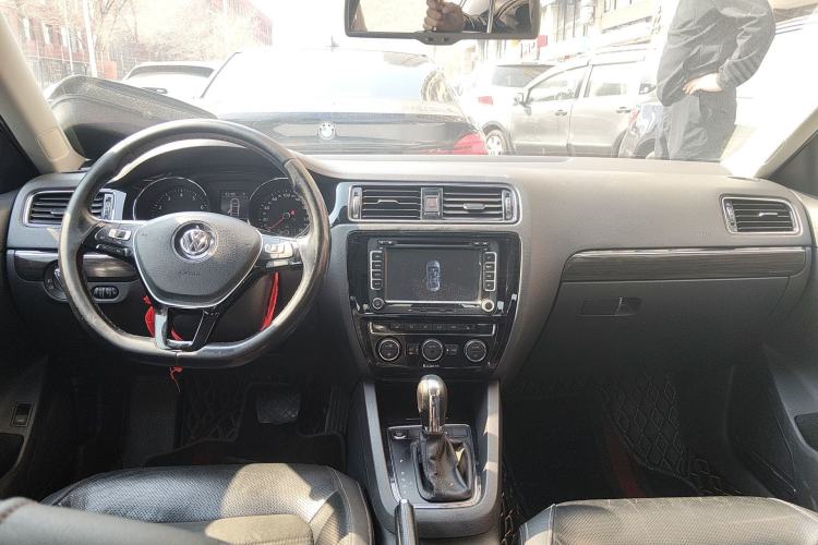 Used Volkswagen Sagitar 2015 230TSI Automatic Luxury Model