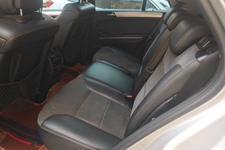 Used Mercedes-Benz M-Class 2010 ML 300 4MATIC Left Rear Seat