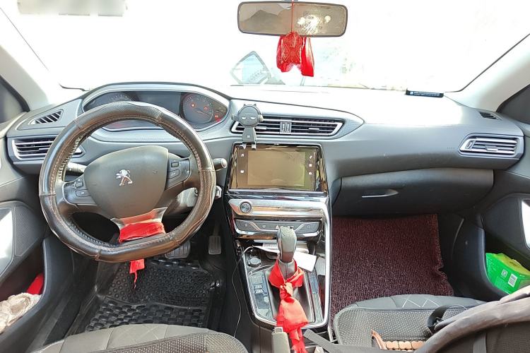 Used Peugeot 308 2016 230THP Automatic Luxury Edition Center Console