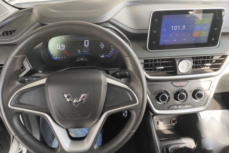 Used Wuling Hongguang S3 2018 1.5L Manual Comfort Model China V Standard Center Console